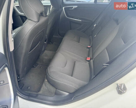 Белый Вольво B60, объемом двигателя 1.99 л и пробегом 236 тыс. км за 14650 $, фото 28 на Automoto.ua