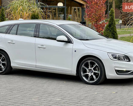 Вольво B60 2016 в Луцке на Automoto.ua Белый Вольво B60, объемом двигателя 2 л и пробегом 243 тыс. км за 15790 $, фото 10 на Automoto.ua