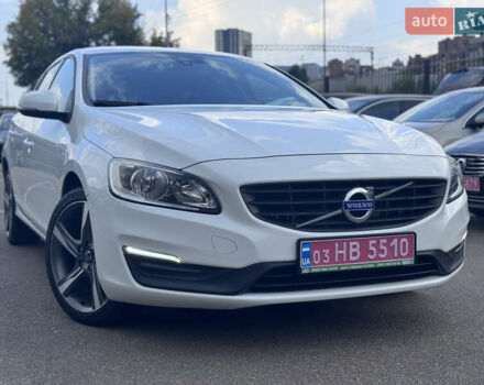 Белый Вольво B60, объемом двигателя 1.99 л и пробегом 236 тыс. км за 14650 $, фото 2 на Automoto.ua