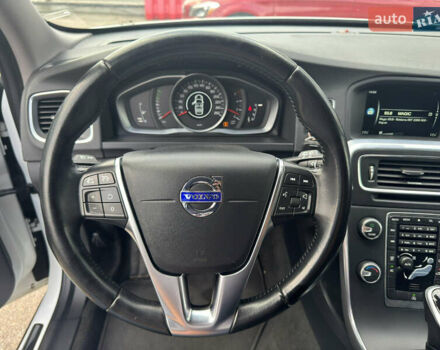 Белый Вольво B60, объемом двигателя 1.99 л и пробегом 236 тыс. км за 14650 $, фото 35 на Automoto.ua