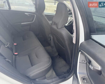 Белый Вольво B60, объемом двигателя 1.99 л и пробегом 236 тыс. км за 14650 $, фото 27 на Automoto.ua