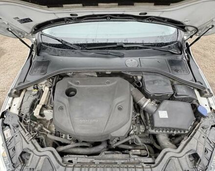 Белый Вольво B60, объемом двигателя 1.97 л и пробегом 243 тыс. км за 15800 $, фото 29 на Automoto.ua