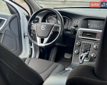 Белый Вольво B60, объемом двигателя 1.99 л и пробегом 236 тыс. км за 14650 $, фото 20 на Automoto.ua