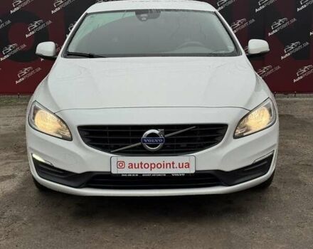 Белый Вольво B60, объемом двигателя 1.97 л и пробегом 243 тыс. км за 15800 $, фото 1 на Automoto.ua