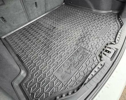 Белый Вольво B60, объемом двигателя 1.97 л и пробегом 243 тыс. км за 15800 $, фото 12 на Automoto.ua