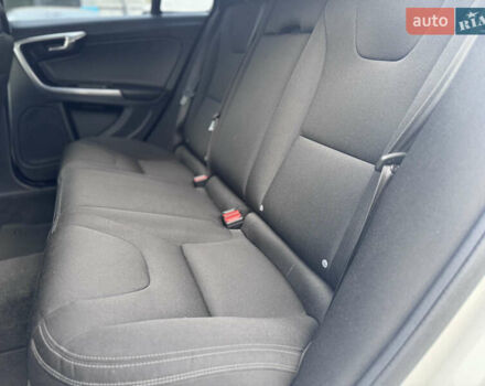 Белый Вольво B60, объемом двигателя 1.99 л и пробегом 236 тыс. км за 14650 $, фото 29 на Automoto.ua