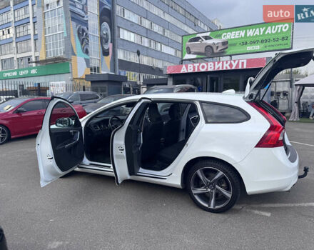 Белый Вольво B60, объемом двигателя 1.99 л и пробегом 236 тыс. км за 14650 $, фото 15 на Automoto.ua