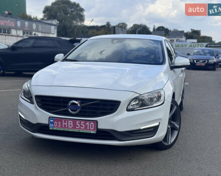 Белый Вольво B60, объемом двигателя 1.99 л и пробегом 236 тыс. км за 14650 $, фото 3 на Automoto.ua