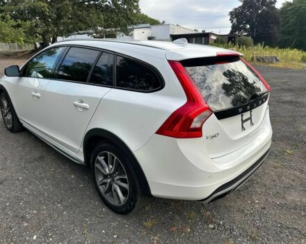 Белый Вольво B60, объемом двигателя 2.5 л и пробегом 75 тыс. км за 12000 $, фото 5 на Automoto.ua