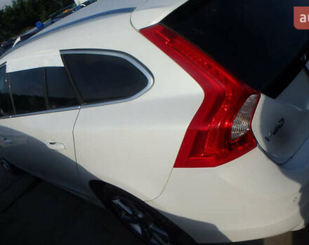 Белый Вольво B60, объемом двигателя 2 л и пробегом 122 тыс. км за 7500 $, фото 7 на Automoto.ua