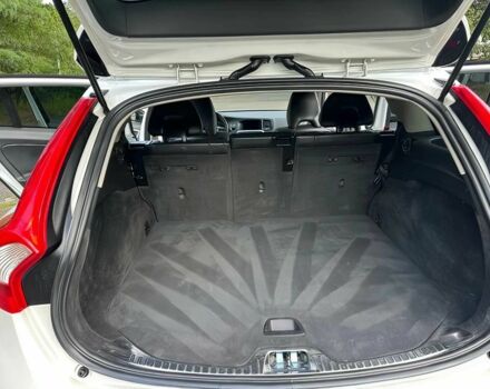 Белый Вольво B60, объемом двигателя 2.5 л и пробегом 75 тыс. км за 12000 $, фото 12 на Automoto.ua