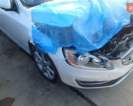 Белый Вольво B60, объемом двигателя 2 л и пробегом 122 тыс. км за 7500 $, фото 3 на Automoto.ua