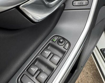 Белый Вольво B60, объемом двигателя 1.97 л и пробегом 243 тыс. км за 15800 $, фото 20 на Automoto.ua