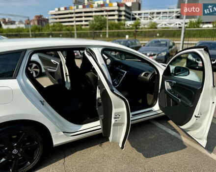 Білий Вольво B60, об'ємом двигуна 2 л та пробігом 236 тис. км за 14799 $, фото 17 на Automoto.ua