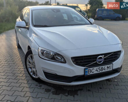 Белый Вольво B60, объемом двигателя 1.97 л и пробегом 227 тыс. км за 14500 $, фото 4 на Automoto.ua