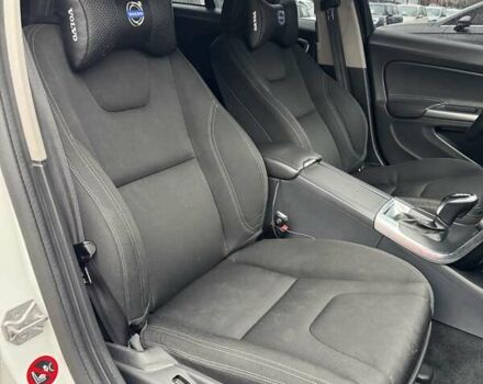 Белый Вольво B60, объемом двигателя 1.97 л и пробегом 243 тыс. км за 15800 $, фото 27 на Automoto.ua