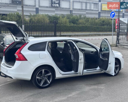 Белый Вольво B60, объемом двигателя 1.99 л и пробегом 236 тыс. км за 14650 $, фото 18 на Automoto.ua