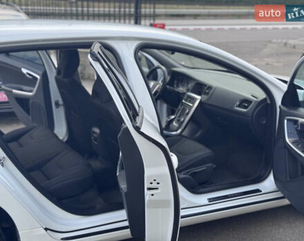 Белый Вольво B60, объемом двигателя 1.99 л и пробегом 236 тыс. км за 14650 $, фото 19 на Automoto.ua