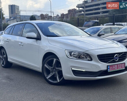 Белый Вольво B60, объемом двигателя 1.99 л и пробегом 236 тыс. км за 14650 $, фото 1 на Automoto.ua
