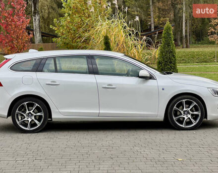 Вольво B60 2016 в Луцке на Automoto.ua Белый Вольво B60, объемом двигателя 2 л и пробегом 243 тыс. км за 15790 $, фото 2 на Automoto.ua