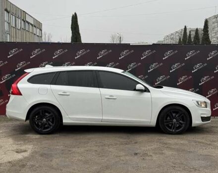 Белый Вольво B60, объемом двигателя 1.97 л и пробегом 243 тыс. км за 15800 $, фото 4 на Automoto.ua