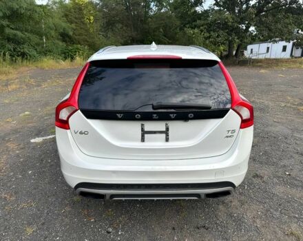 Белый Вольво B60, объемом двигателя 2.5 л и пробегом 75 тыс. км за 12000 $, фото 4 на Automoto.ua