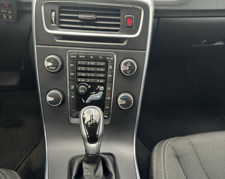 Белый Вольво B60, объемом двигателя 1.99 л и пробегом 236 тыс. км за 14650 $, фото 33 на Automoto.ua