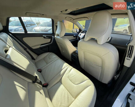 Белый Вольво B60, объемом двигателя 2 л и пробегом 190 тыс. км за 12300 $, фото 36 на Automoto.ua