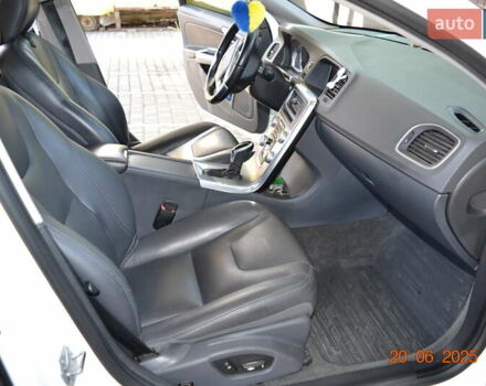 Білий Вольво B60, об'ємом двигуна 1.97 л та пробігом 68 тис. км за 16500 $, фото 17 на Automoto.ua