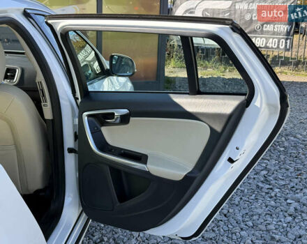 Белый Вольво B60, объемом двигателя 2 л и пробегом 190 тыс. км за 12300 $, фото 41 на Automoto.ua