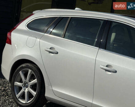 Белый Вольво B60, объемом двигателя 2 л и пробегом 190 тыс. км за 12300 $, фото 15 на Automoto.ua