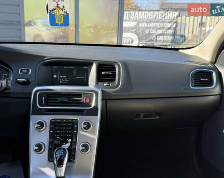 Белый Вольво B60, объемом двигателя 2 л и пробегом 190 тыс. км за 12300 $, фото 39 на Automoto.ua