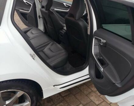 Белый Вольво B60, объемом двигателя 1.99 л и пробегом 209 тыс. км за 14600 $, фото 12 на Automoto.ua