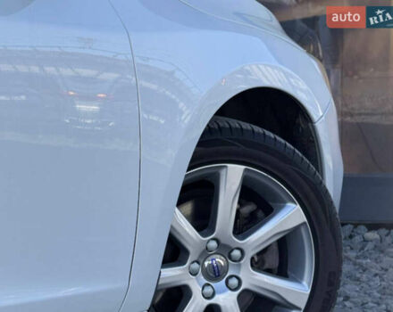 Белый Вольво B60, объемом двигателя 2 л и пробегом 190 тыс. км за 12300 $, фото 20 на Automoto.ua