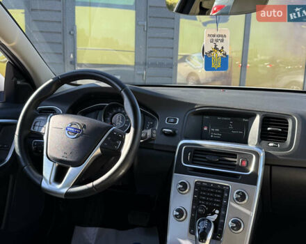 Белый Вольво B60, объемом двигателя 2 л и пробегом 190 тыс. км за 12300 $, фото 38 на Automoto.ua