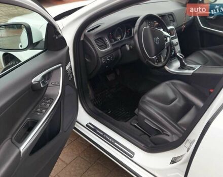 Белый Вольво B60, объемом двигателя 1.99 л и пробегом 209 тыс. км за 14600 $, фото 10 на Automoto.ua