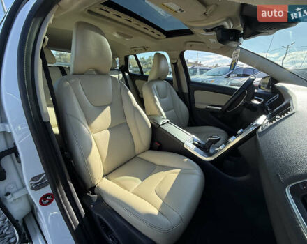 Белый Вольво B60, объемом двигателя 2 л и пробегом 190 тыс. км за 12300 $, фото 29 на Automoto.ua