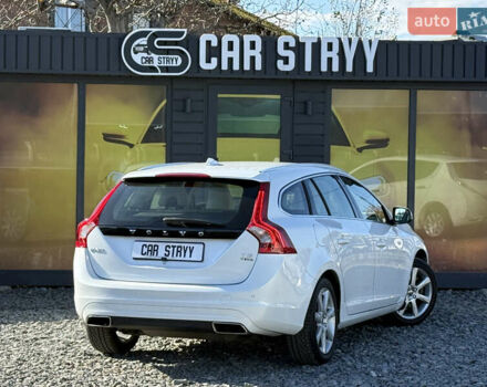 Белый Вольво B60, объемом двигателя 2 л и пробегом 190 тыс. км за 12300 $, фото 3 на Automoto.ua