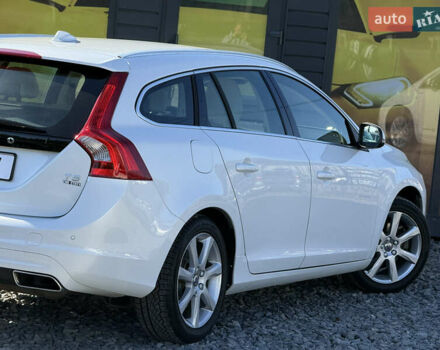 Белый Вольво B60, объемом двигателя 2 л и пробегом 190 тыс. км за 12300 $, фото 25 на Automoto.ua