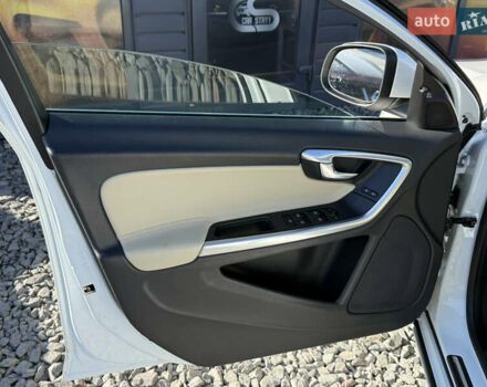 Белый Вольво B60, объемом двигателя 2 л и пробегом 190 тыс. км за 12300 $, фото 48 на Automoto.ua