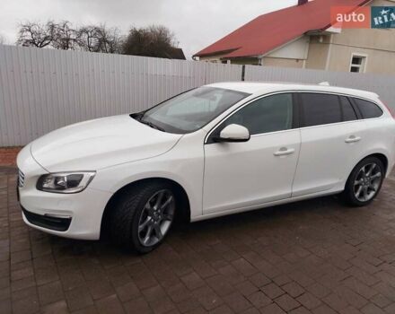 Белый Вольво B60, объемом двигателя 1.99 л и пробегом 209 тыс. км за 14600 $, фото 9 на Automoto.ua