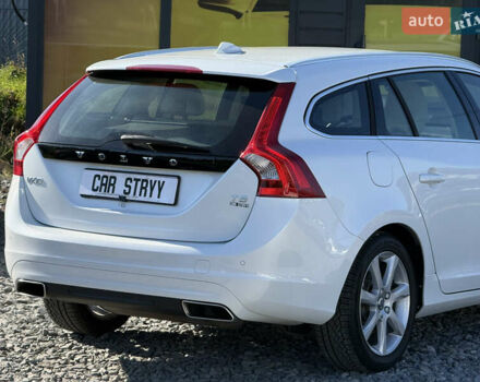 Белый Вольво B60, объемом двигателя 2 л и пробегом 190 тыс. км за 12300 $, фото 24 на Automoto.ua