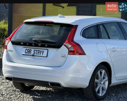 Белый Вольво B60, объемом двигателя 2 л и пробегом 190 тыс. км за 12300 $, фото 16 на Automoto.ua