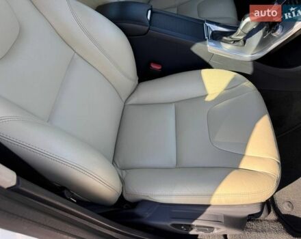 Білий Вольво B60, об'ємом двигуна 2 л та пробігом 190 тис. км за 11800 $, фото 55 на Automoto.ua