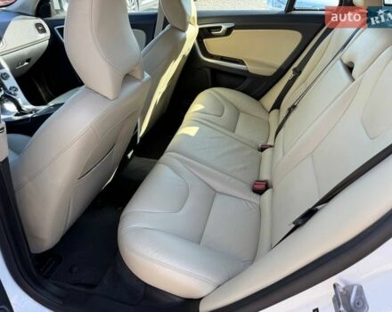 Білий Вольво B60, об'ємом двигуна 2 л та пробігом 190 тис. км за 11800 $, фото 37 на Automoto.ua