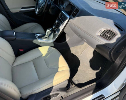 Білий Вольво B60, об'ємом двигуна 2 л та пробігом 190 тис. км за 11999 $, фото 57 на Automoto.ua