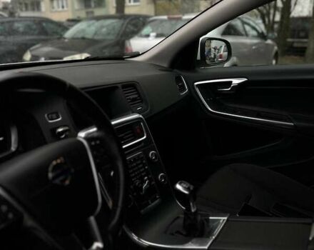 Белый Вольво B60, объемом двигателя 2 л и пробегом 280 тыс. км за 11876 $, фото 10 на Automoto.ua