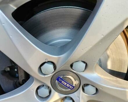 Белый Вольво B60, объемом двигателя 2 л и пробегом 280 тыс. км за 11876 $, фото 2 на Automoto.ua