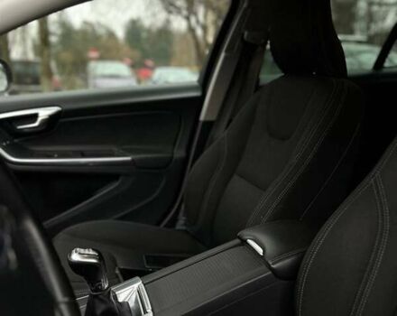 Белый Вольво B60, объемом двигателя 2 л и пробегом 280 тыс. км за 11876 $, фото 12 на Automoto.ua