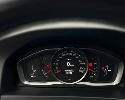 Белый Вольво B60, объемом двигателя 2 л и пробегом 280 тыс. км за 11876 $, фото 8 на Automoto.ua